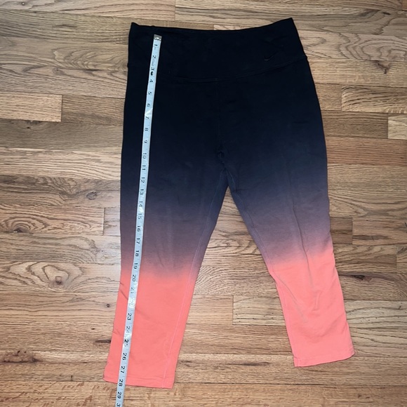 Nike Ombre Capri Leggings Size M - Picture 4 of 6